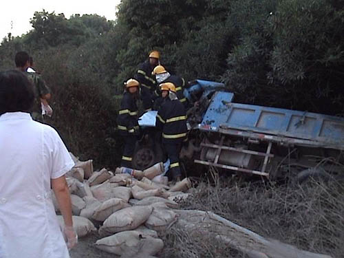 苏嘉杭高速三车连环相撞二人当场死亡_天堂纪