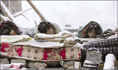 一名电力职工在玉树地震救灾中劳累过度殉职